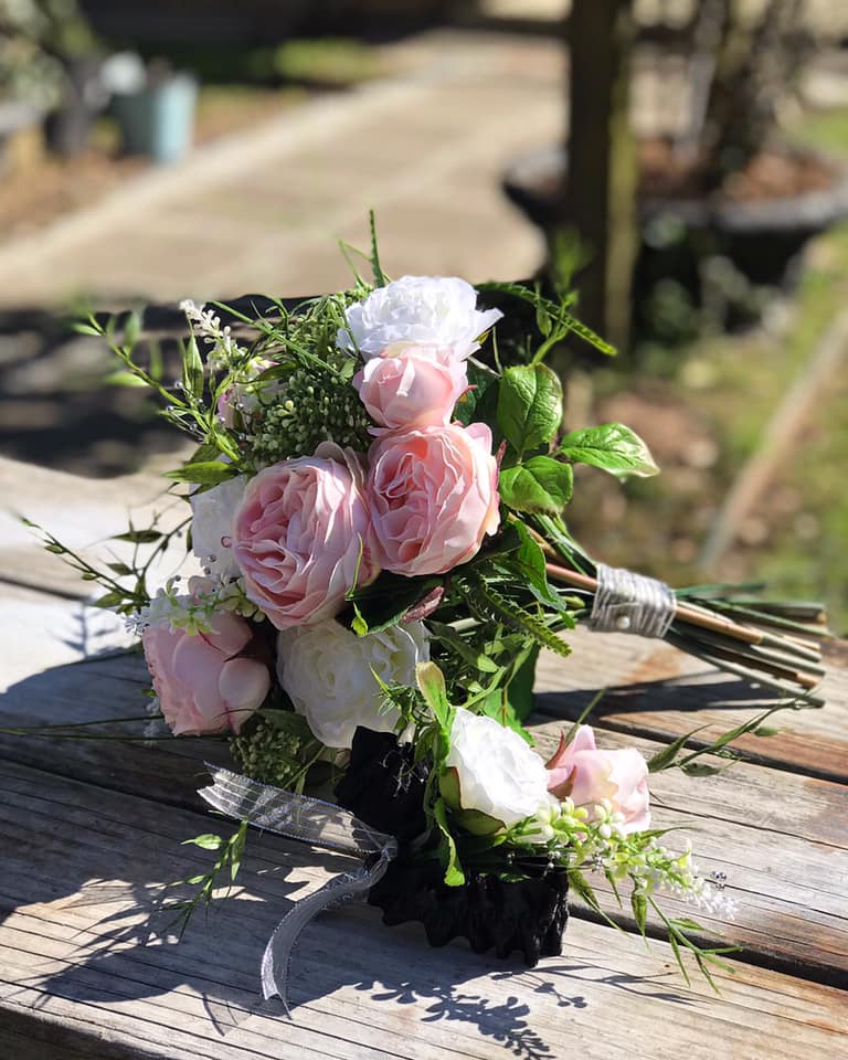white and pink bridal bouquet and boutonniere