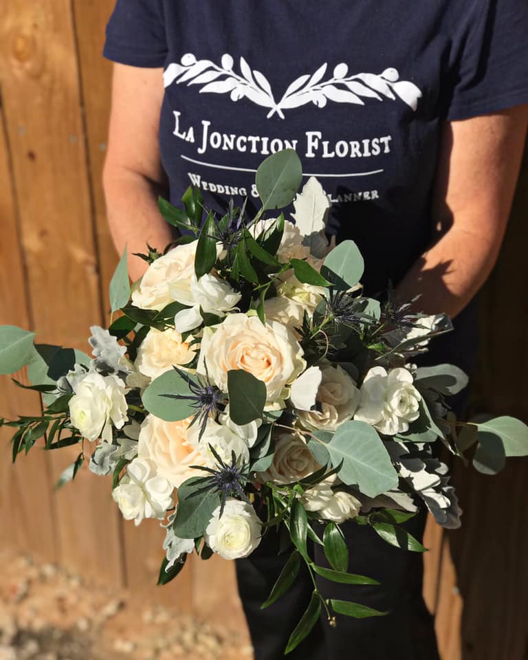 white bridal bouquet